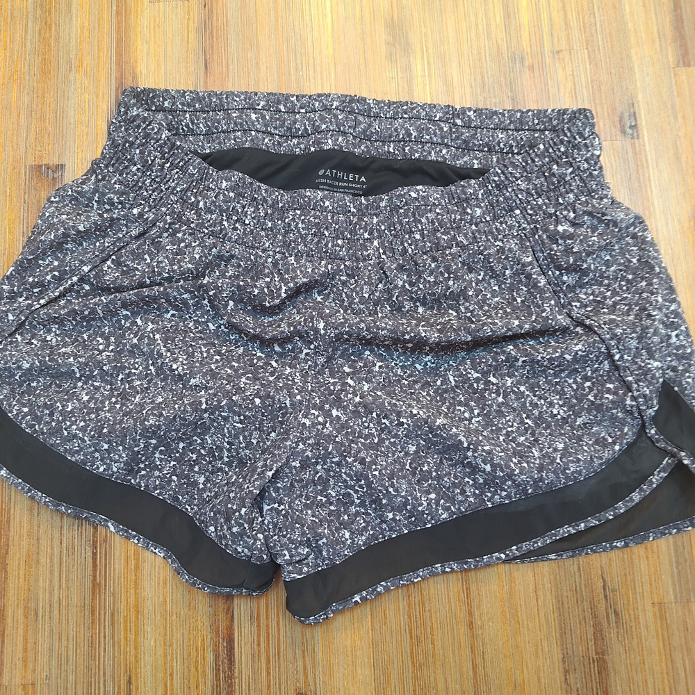 Athleta Women's Speckled Black and Gray Mesh Racer Run Shorts 4"